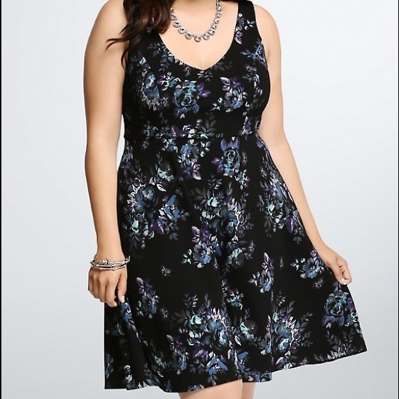 torrid Dresses & Skirts - Torrid size 0 Textured Floral Dress Large